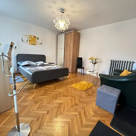 Arthome Проживання в сім'ї