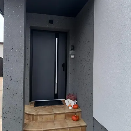 Arthome Проживання в сім'ї