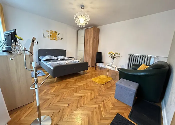 Arthome Проживання в сім'ї