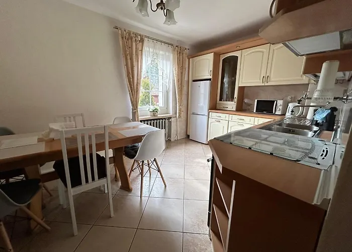 Проживання в сім'ї Arthome *