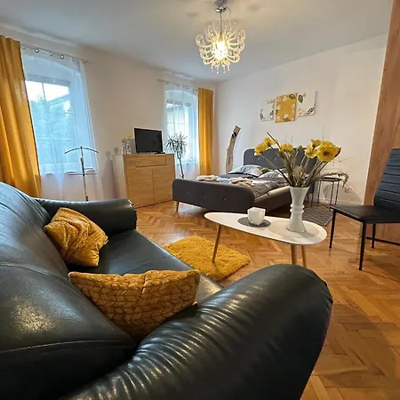 Δωμάτια σε οικογενειακή κατοικία Arthome *