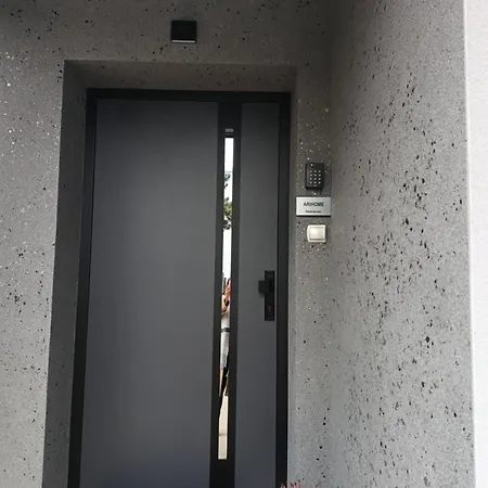 Δωμάτια σε οικογενειακή κατοικία Arthome